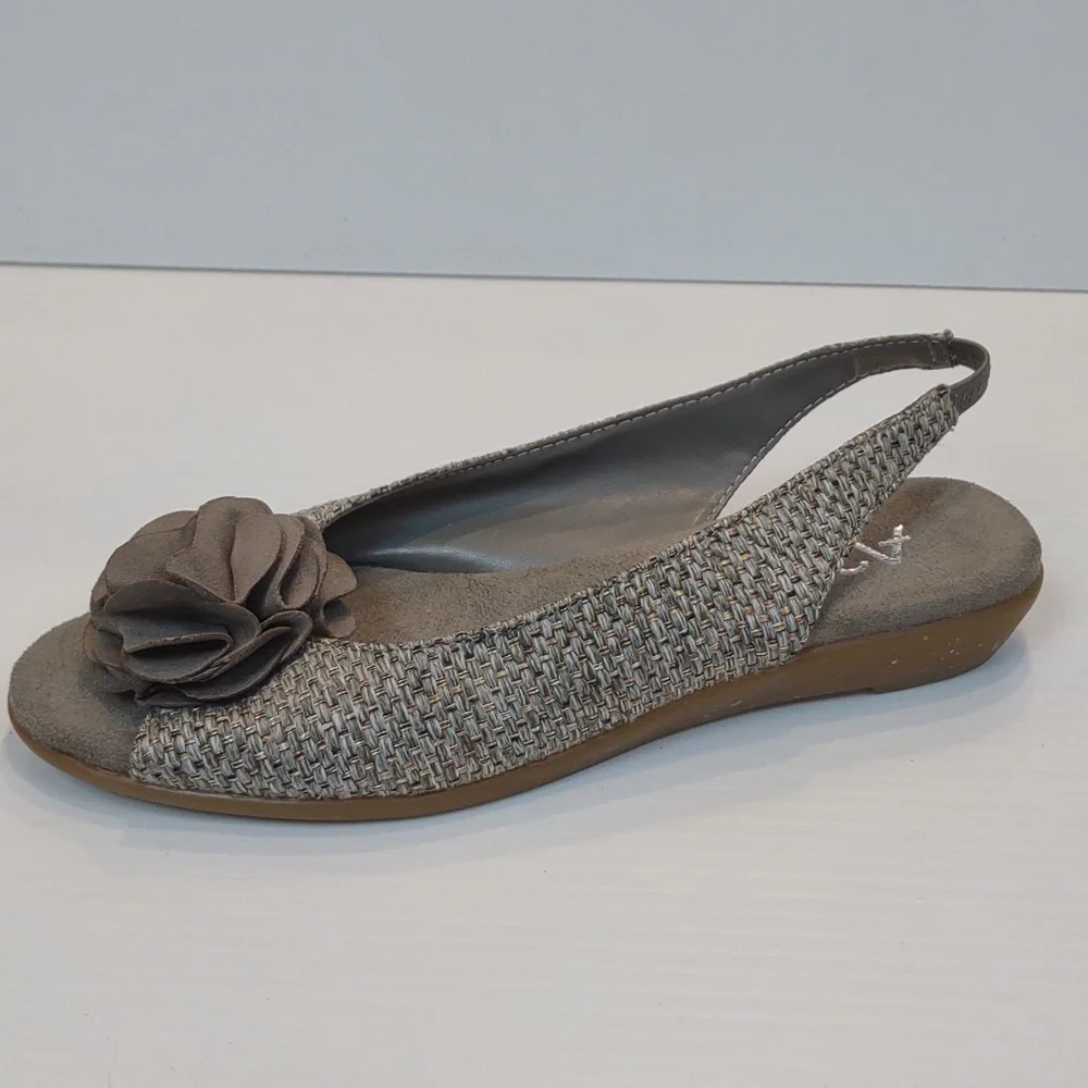 A2 Aerosoles Atmosphere Gray Gold Weave Open Toe Slingback Flower Detail Wedges